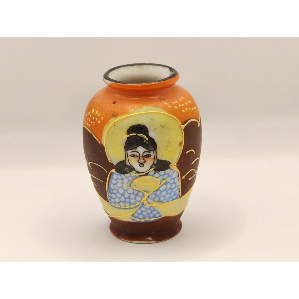 Japan Satsuma Style Mini Bud Vase Geisha Figural Orange Brown Gold Gilt 3 in